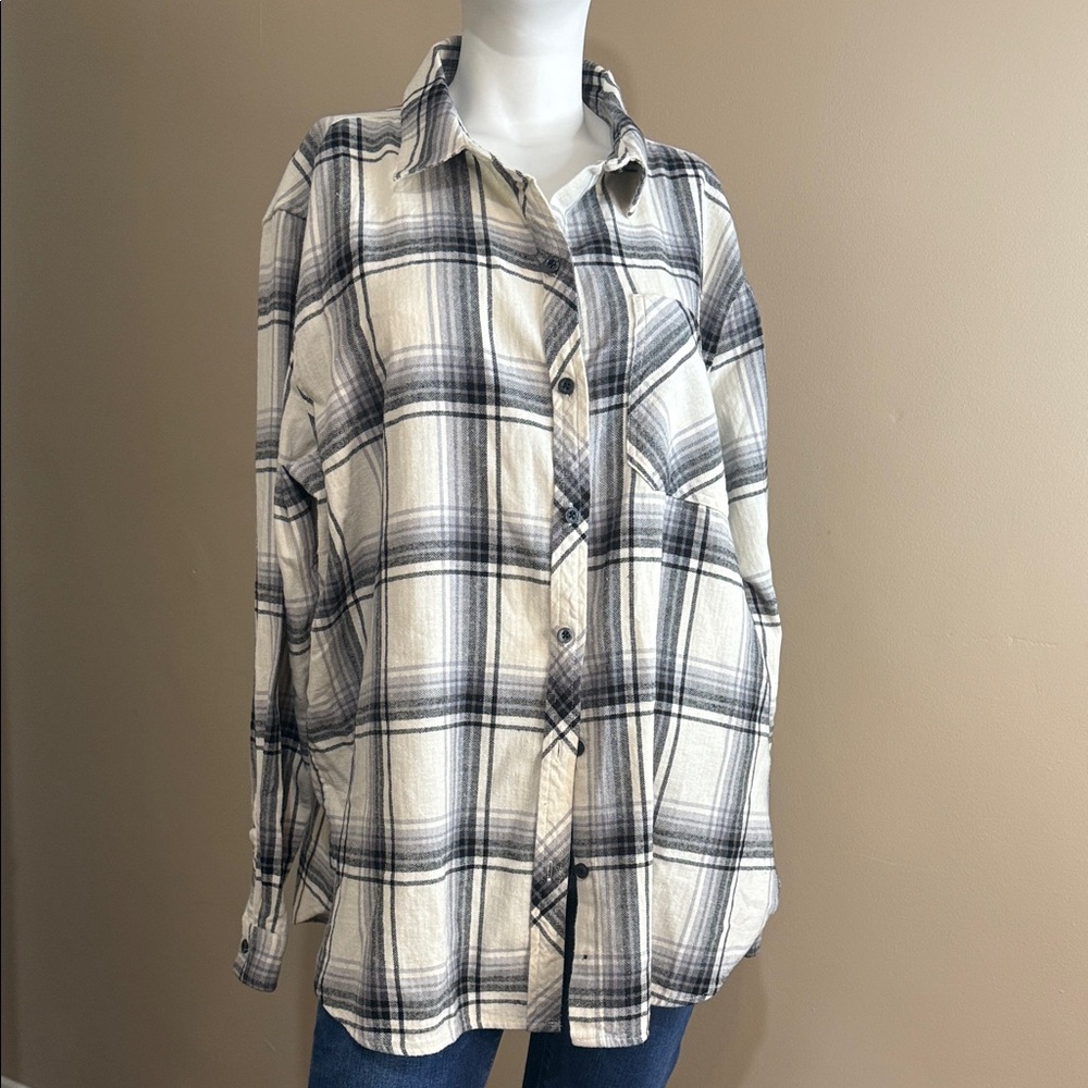 GAP Black and Cream Plaid Shirt